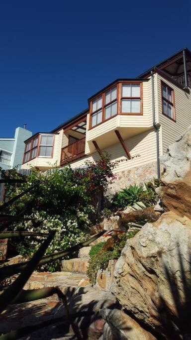 18 Steps - Seaside Cottage With Breathtaking Views Cape Town Exterior photo